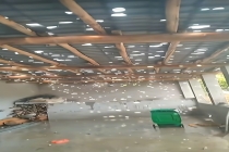 甘肃一地突降冰雹 石棉瓦被砸穿 鸡蛋大冰雹来袭