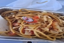 飞机餐吃出贴纸 千元赔偿变封口费 航司霸王条款惹争议