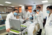 女子吃完饭后血脂爆表抽出“牛奶血” 一顿美食后的“致命”腹痛