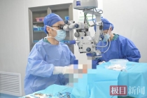 男子眼前黑影1年视力从1.0骤降到0.1 高度近视眼底病变警钟