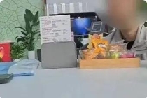 媒体评4S店拉黑薅羊毛车主 增值服务引发争议