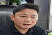 张雪深夜“批评”德比斯 力挺车手拒背锅