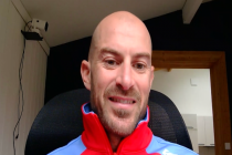 冠军车手德比斯谈为何选张雪机车 中国品牌的崛起之路