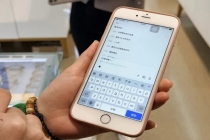 老外1行6人在上海买20副眼镜 高效配镜体验引关注