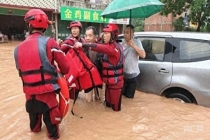 一乡镇强降雨汽车被激流冲走 汛情形势严峻