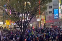 日本爆发抗议要求高市下台 民众反战集会敦促道歉