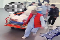 男子刚做完CT心跳没了 男子心跳骤停瞬间护士跪转运床施救