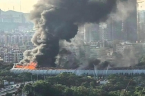 深圳南坪快速路起火事故监控曝光 三车刮碰引发火灾
