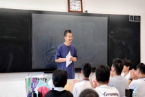 数学老师考点外为学生上最后一课 温情寄语送祝福