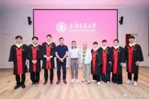孙颖莎王曼昱毕业照 清华研究生新期待
