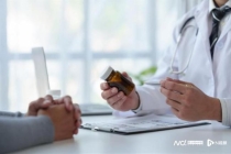 小伙因鼻窦炎引发致命脑脓肿 深夜命悬一线，果断开颅赢得生机