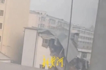 黑龙江坍塌楼房附近居民发声 凌晨巨响惊醒梦中人