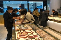 北京：金价暴跌，年轻人却冲进金店？“抄底”二字刻在人类DNA里 金价过山车引发抢购潮