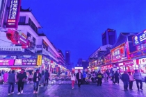 文体娱乐业增速18.2%：城市“情绪价值”争夺战