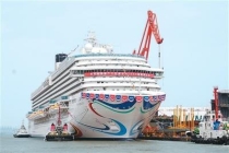 中国大型邮轮花城号出坞 迈向自主设计建造新阶段