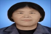 多位寻亲家长给梅姨同居者下跪 为寻线索放下全部尊严