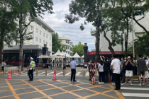 2026高考结束 考生与亲友共庆青春纪念