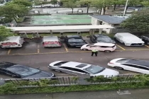 充电位被占用 司机持灭火器连砸多车 情绪失控后果严重