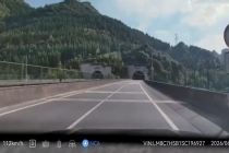 超越人眼的能力：华为乾崑智驾百公里时速隧道避障视频曝光，车辆提前预判秒切车道