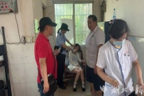 两学生先后突发晕厥 民警及时施救 紧急通道助救治