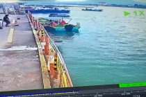 男子加完油径直开车冲进海中 操作失误引发惊险一幕