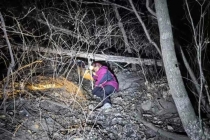 5人结伴爬野山被困 消防紧急救援 无经验登山者遇险