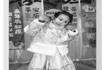 5岁女童小区内被马匹缰绳勒颈身亡 家属寻求真相与公正