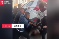 一女子被“老头乐”撞倒拖行 多名商户奔跑抬车助其脱困