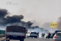 黑龙江鹤哈高速多车相撞起火 秸秆焚烧引发事故