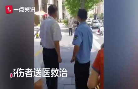 上海一男子持刀砍人 警方通报