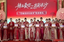 18对新人油菜花海里喜结良缘 浪漫盛典见证幸福时刻