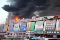 汽配城火灾有商家损失较大 商户受损严重