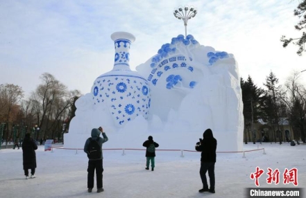 
                    哈尔滨太阳岛雪博会迎客 顶流雪雕作品组团亮相
               