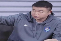 52岁于根伟破防！将主播踢出连线 不满引援质疑