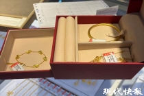 多个品牌金价一夜跌超40元，三金消费者表示“终于等到”