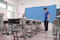 用劳动致敬青春！深圳高三学生考前主动大扫除