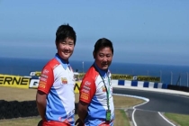 张雪儿子6岁起接触摩托车 两代人的热爱与传承