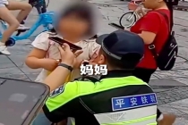 以后有什么问题，找我们就好！女孩坐错车与妈妈走散主动找铁骑求助