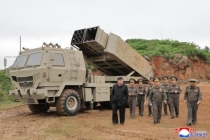 金正恩观摩朝鲜新型武器系统试射 推进军力现代化建设