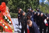 毛新宇携家人到杨开慧烈士陵园祭扫 缅怀先辈传承家风