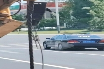 街头现黑色喷涂110标识轿车 引发市民广泛关注