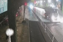 凌晨4点女子大喊救命拦车 环卫工智救落水者