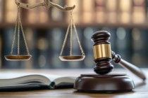 母亲阳台烧香起火致2子女身亡 过失引发火灾被判刑