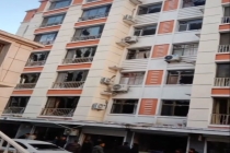 小区车库煤气爆炸 多家住户玻璃震碎 事故致两人受伤