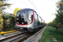 为搭首班车 可以不睡觉！：香港青年熬夜迎“Q-train”